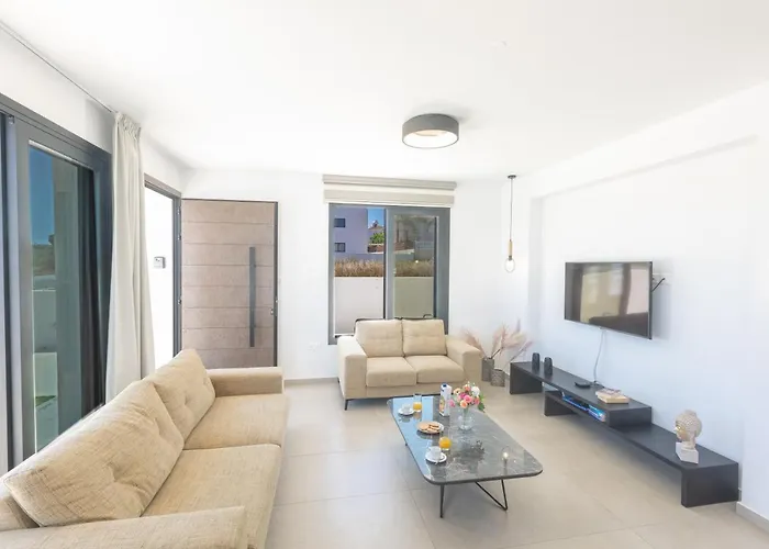 Trinity Vila Paralimni